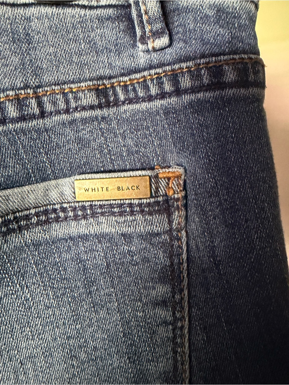 White House Black Market Cropped Jeans with Pink Embroidery 12 - Picture 7 of 9